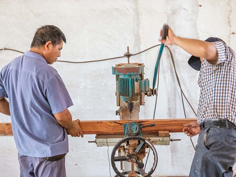 赫山楼梯地板柜门的油漆修复-11