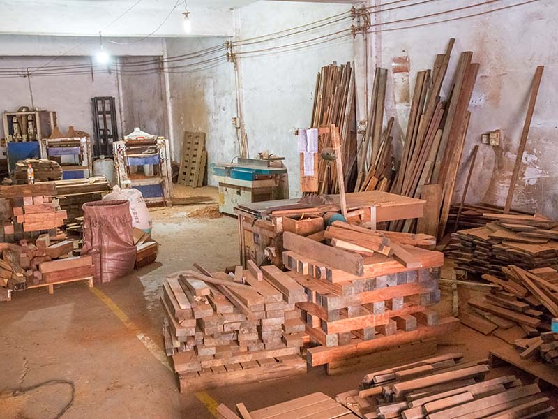 赫山楼梯地板柜门的油漆修复-09